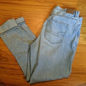 American Eagle: Mom Jeans